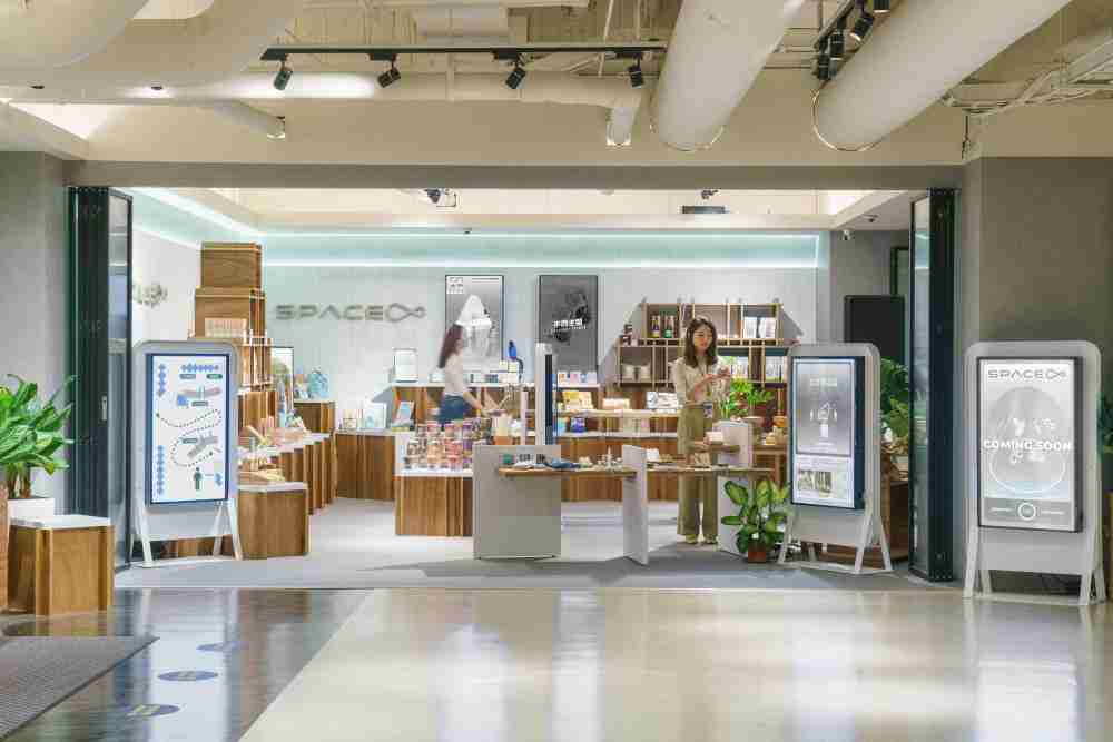 菠菜论坛打造永续选物商店，，，，展示社企及社创商品，，结合创利空间所开发的智能零售系统，，，，整合多元产品信息，，，，让无人商店扮演公益行动的推手