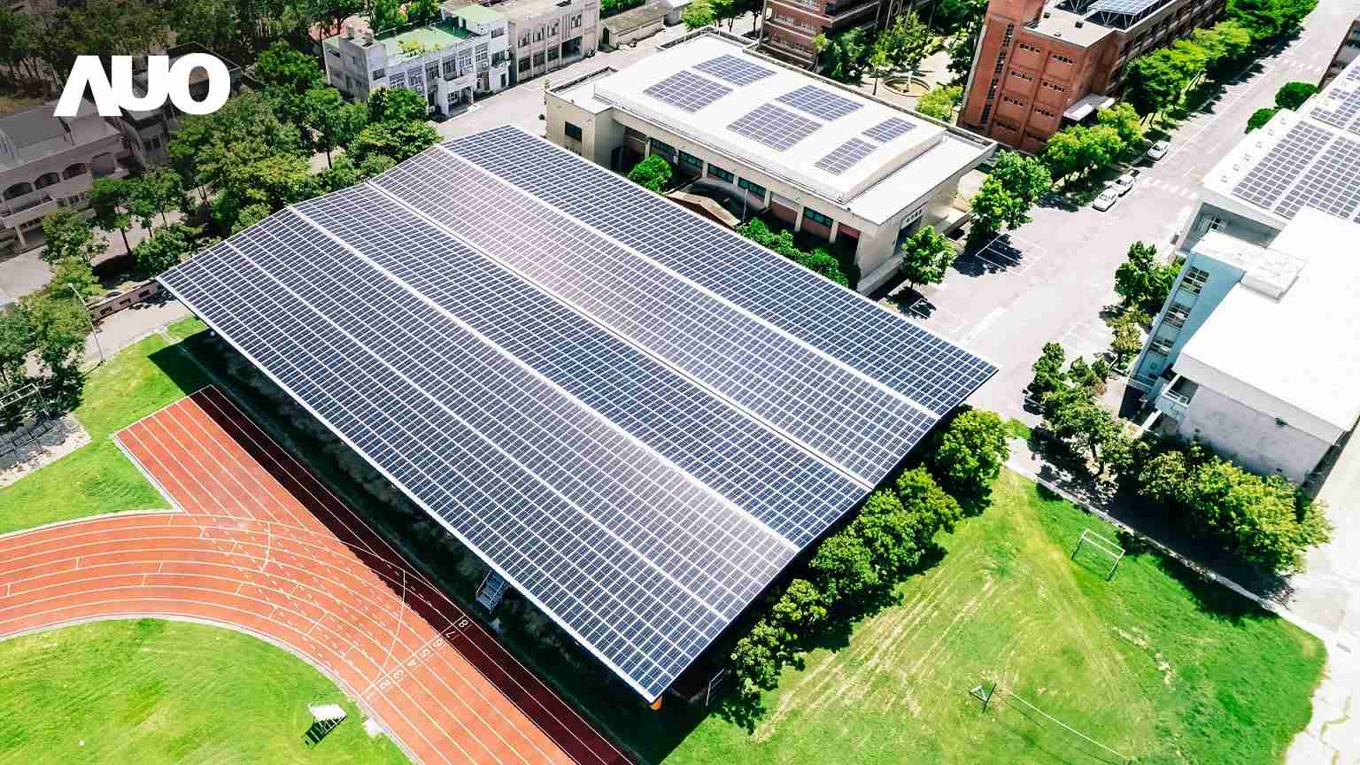 菠菜论坛SunSteel光电整合型浪板具备快速安装、、、、轻量化优势,,,可提升15%发电效能,,通过国际IEC与台湾VPC认证安全、、、、防漏、、耐候标准